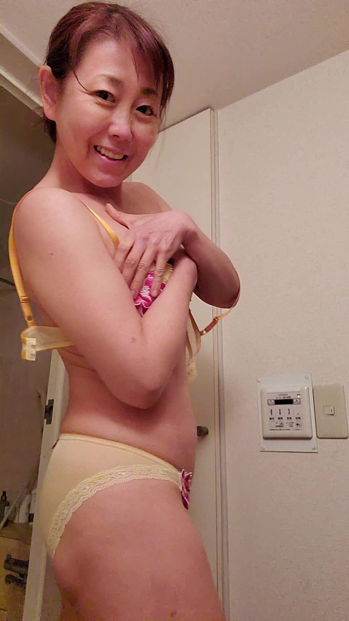 Mayumi Kanzaki: मैं अपना अंडरवियर उतारने जा रहा हूँ और स्नान करने जा रहा हूँ