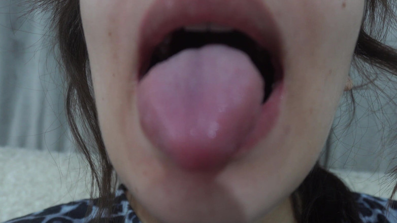 AmayaMori: 인도 이복 여동생이 혀와 이빨을 입에 대고 보여줘