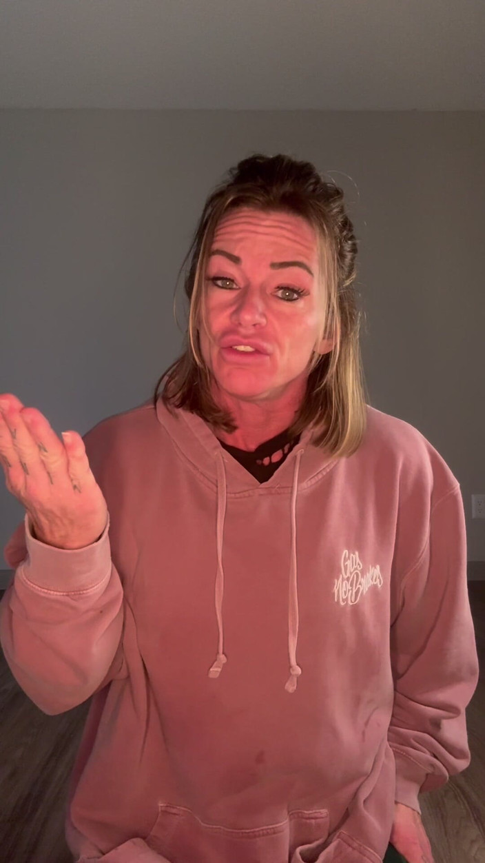 Simone Steele: 裸体进度检查