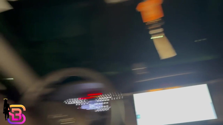 Bruna Santiny Hetero: मैंने इस कमीने को तब तक चिढ़ाया जब तक कि उसने कार नहीं रोक दी और अंत में मेरे छोटे से मुंह में बहुत गर्म कमिंग करके मुझे चोदा