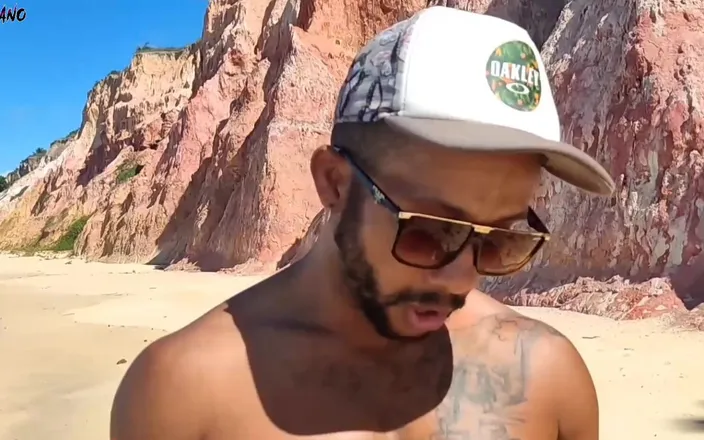 MARCIO BAIANO: Playing Football on the Beach Two Hotties Lost the Bet...