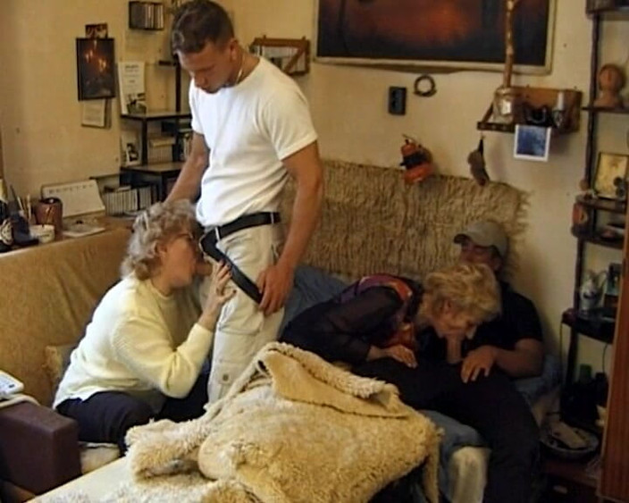 BB Video - Old School: Orgie în aer liber cu bunicuță amatoare germană și sex anal