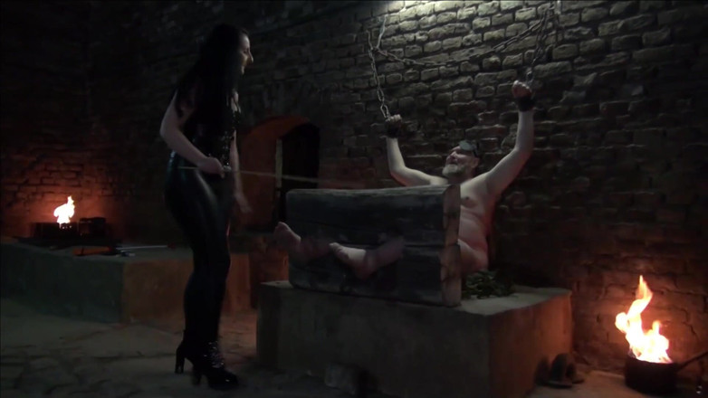 Lady Luciana Di Domizio: Bastionade pentru sclav