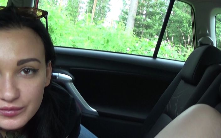 Qombol: Mengongkek adik tiri miang saya di dalam kereta semasa ayah...