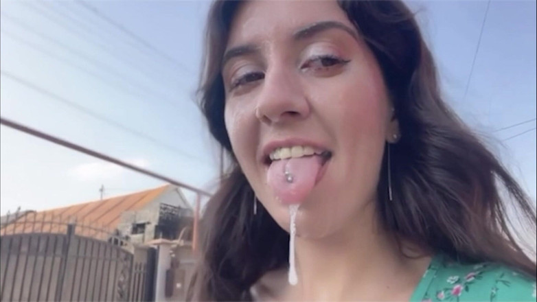 Hefburg: Teenie Bukkake Cumwalk - 18 let pokrytá mrdkou 