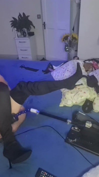 Sexy amatérská MILFka šuká jako špinavá děvka, domácí hardcore