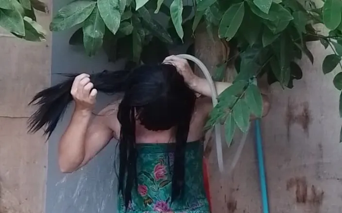 Fampfy Nana: Showering Outside and Filming It