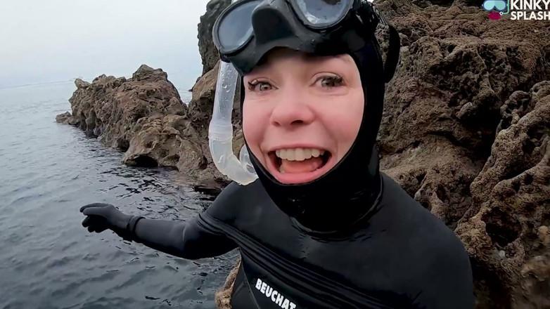 UKCuteGirl Lucy Lauren: Tajná podvodní 8mm neoprezentová hra - šnorchlář to udělá