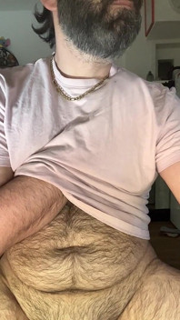 Mit Ausgebreiteten Beinen Vor Der Webcam Sitzen