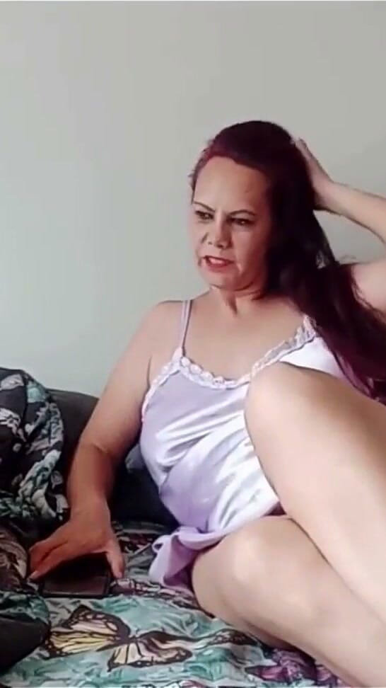 Exotic Tracy: La moglie traditrice scopa il marito con l'amico vicino a...