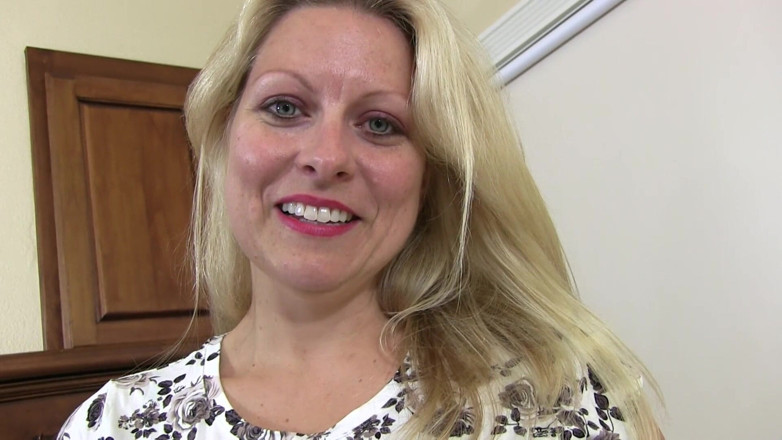 Perv Milfs n Teens: Zoey Tyler Is A Hot Blonde Milf Who Loves A...
