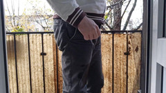 Kinky Guy: Riskant pissen auf dem Balkon. Nachbarn beobachten!