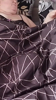 Berkongsi Katil Dengan Ibu Mertuanya MengongkekNya Di Dalam Mulut Dan Kemudian Dalam Gaya Doggy Pepek