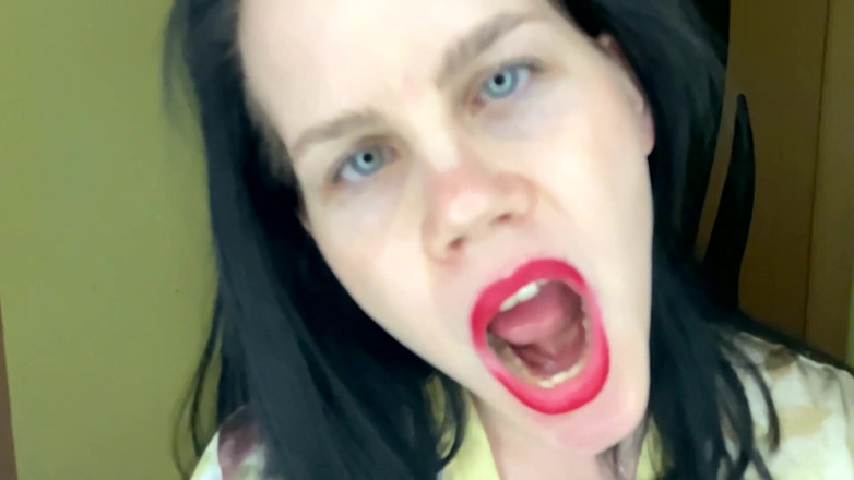 Anna Sky: A giant woman wants to eat a little man