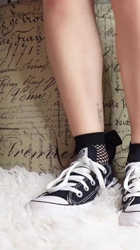 Converse & Fishnets