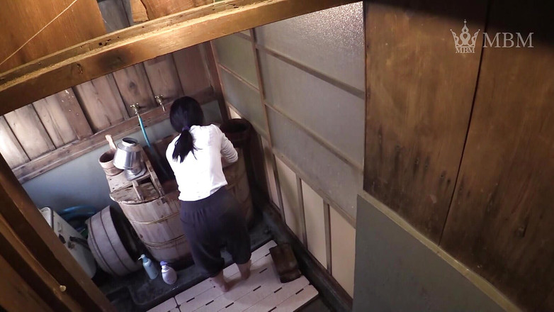 MBM3988: M599g09 avsugning för amningshjälp i badet! Sex i badet!