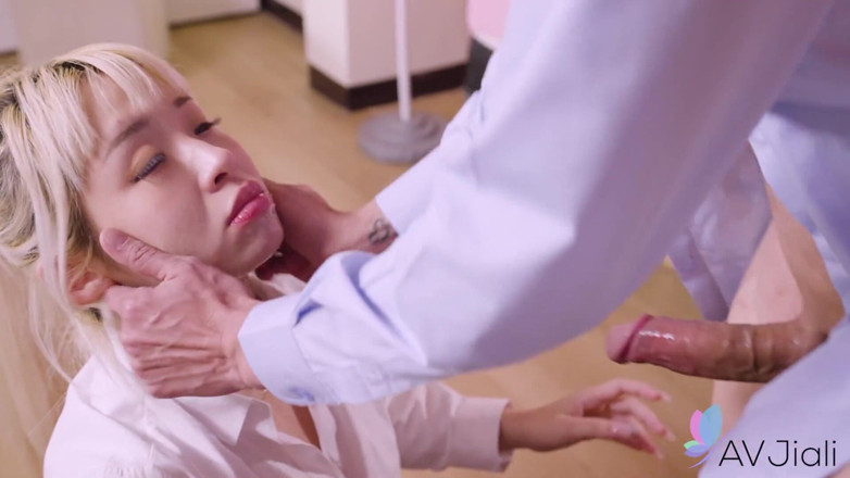AV Jiali: Model comercial sexy din Taiwan fute un vânzător frumos