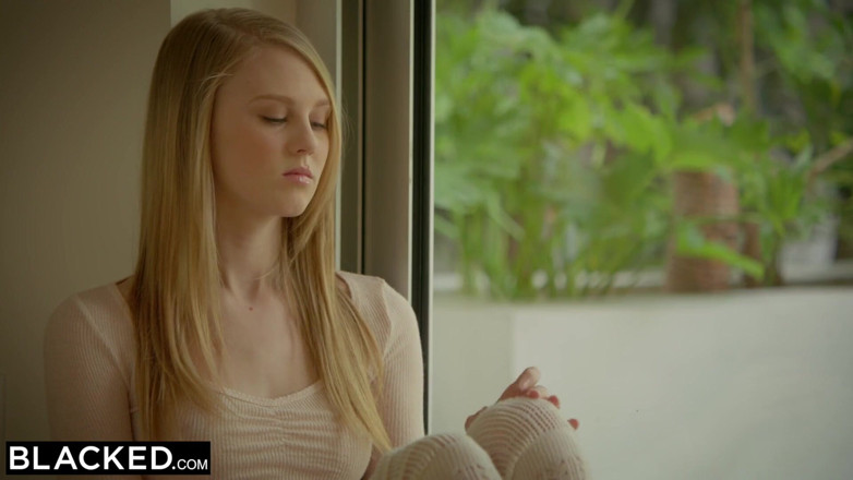 Blacked: BLACKED - सुनहरे बालों वाली कमसिन lily rader के लिए पहला अंतरजातीय