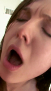 Sadie holmes & tara morgan, teenie-lesben lieben es, sich zu fingern und zu lecken