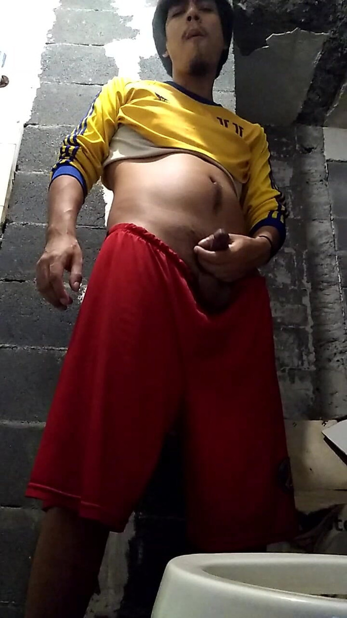 AlexAlejandro13: Una notte in cui piscio su tutte le facce ricche...