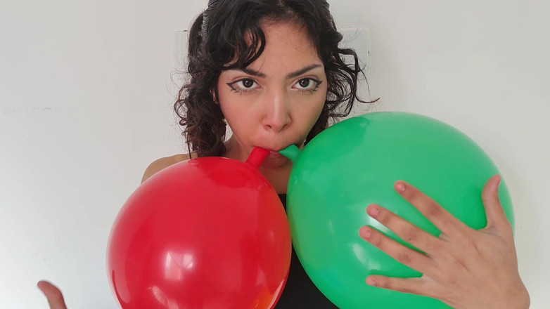 Cindy Luna Petite: Drobná latina Looner dostane barevnou balónkovou terapii