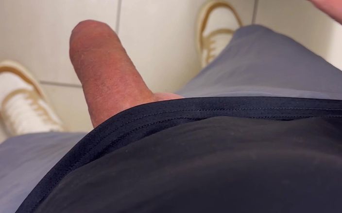 10 inch daddy: Branlette dans les toilettes à Londres