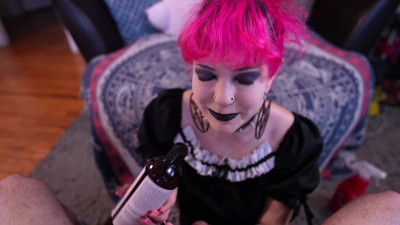 lilredvelvettt: Gótica mucama dominadora masturbación con la mano