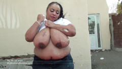 Big Bouncing Boobies: Prsatá Shanice s velkými prsy v myčce aut