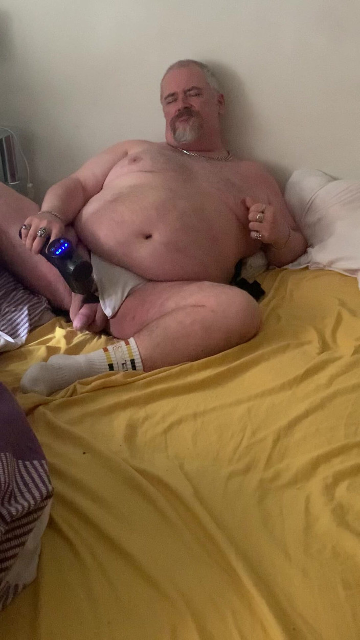 B A Bear: Fat Stepdaddy Wanks with Massage Toy