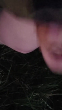 Pěkná masturbace v parku