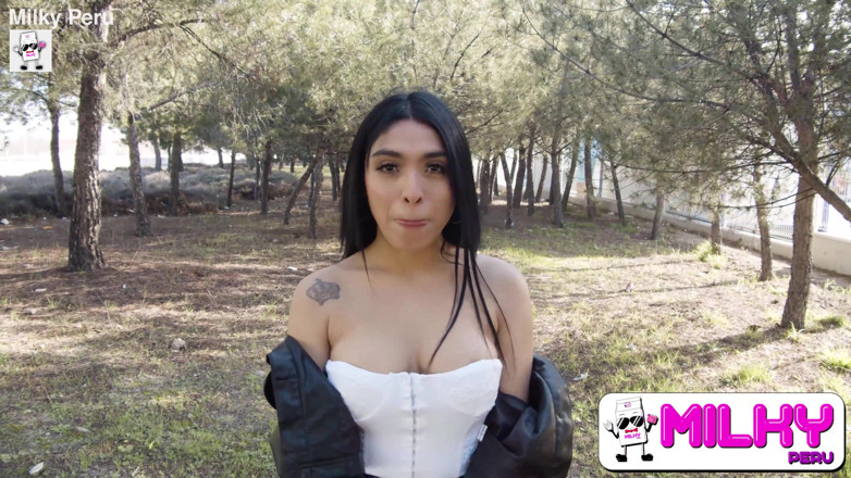 Milky Peru: Beautiful Uruguayan with Huge Tits Peeing Outdoors