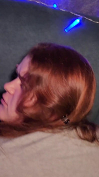 Une prof baise une belle étudiante rousse pulpeuse dans toutes les positions pour une note avant le réveillon du Nouvel An