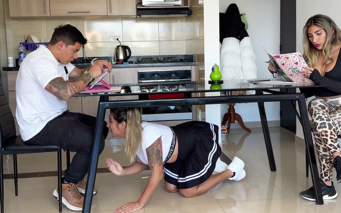 Winter_steph: 他在老婆面前操了他的嫂子！什么！？她自慰并喜欢看