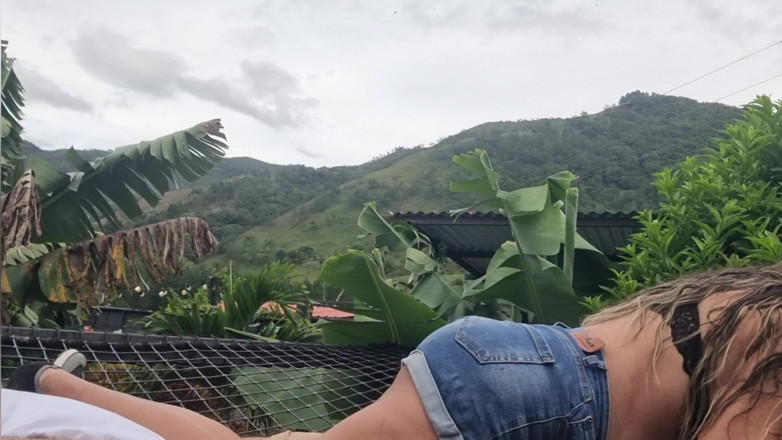 Rubis: Mamada al aire libre de vacaciones con novia