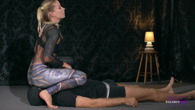 Cruel Anettes fetish world: Orgasm From Facesitting