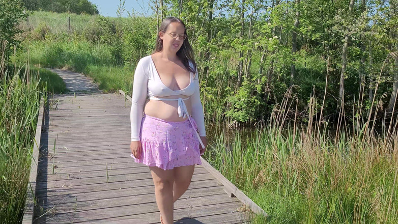 Alison Robell: 때때로 당신은 당신의 몸을 포용하고 빛나게해야합니다! 무버전과 무료, 나는 내 가슴을 스트럿하고 매 순간을 사랑해요