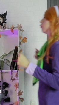 Cosplay Puv Daphne Burp Challenge with Scooby Taser