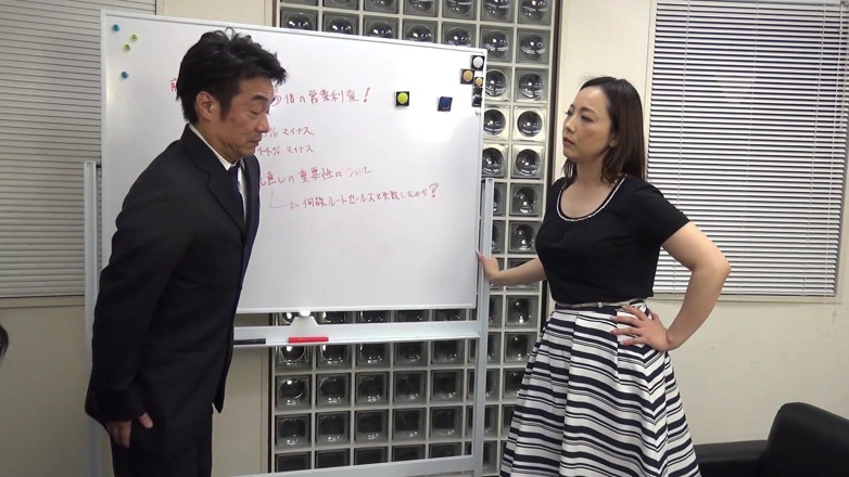 Caribbeancom: Japanse milf gegangbanged door haar werknemers