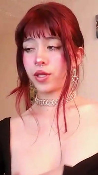 Latina Rousse Se Masturbe Devant La Caméra Et Mouille Sa Culotte