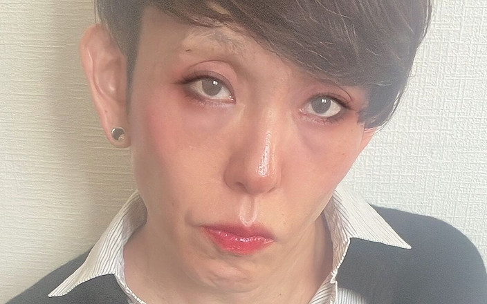 Serina SissyBitch: 그녀의 작은 페니스 쇼를 좋아하는 Serina