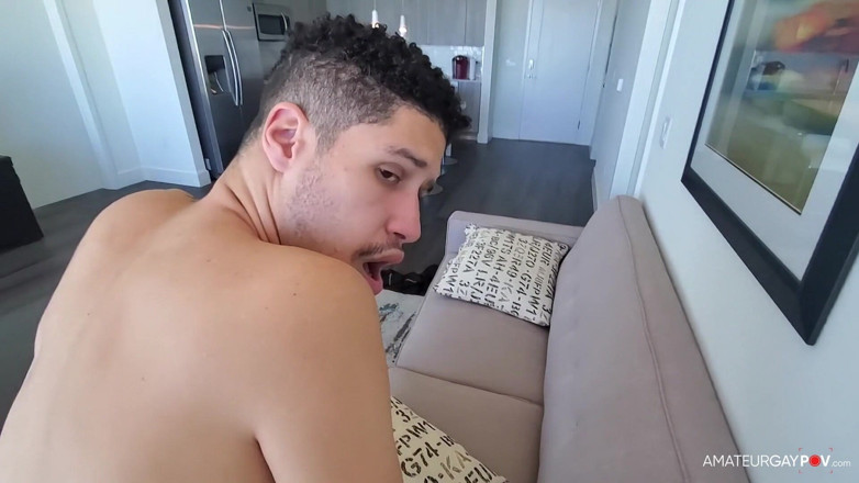 Amateur Gay POV: Соседка приглашает меня в