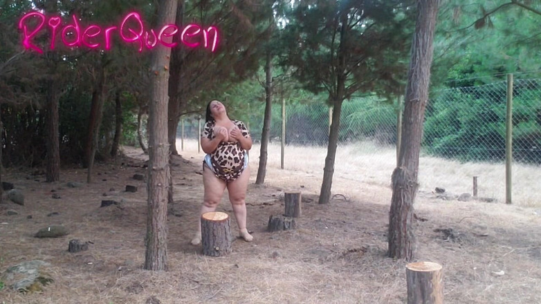 Riderqueen BBW Step Mom Latina Ebony: Ass Worship Sexy Stepmom Outdoors