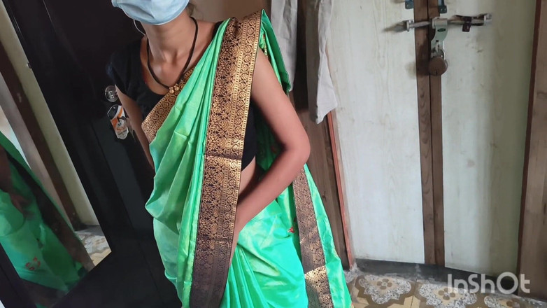 Desishycouple: Shivani em Saree Verde se preparando. Vídeo completo sem cortes.