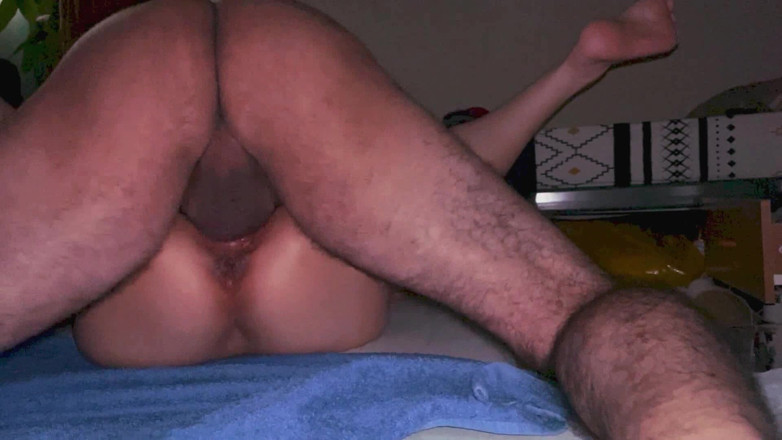 Jollyfuckingoldman: Милфа по соседству открывает свои ноги, часть 1