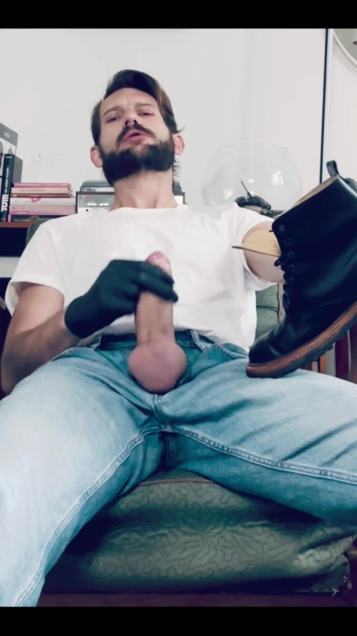 BohemianBoy: Lateks na moich rękach, skóra na stopach