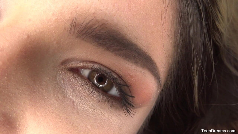 Teen Dreams: 태양빛으로 섹스하는 지나 거슨