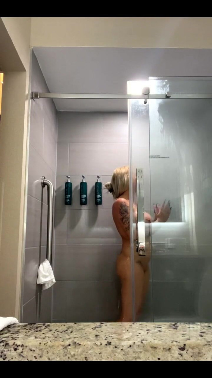 Stephanie Summers: 나와 함께 샤워하기