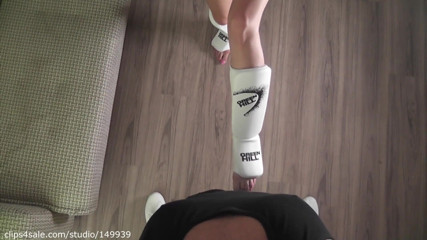 Homemade ballbusting: Maskierte sklavin für das ballbusting-training des trosts meiner neuen sexy...