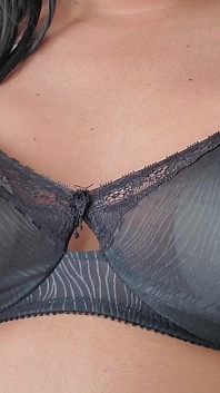 Soutien-gorge D transparent noir et culotte française