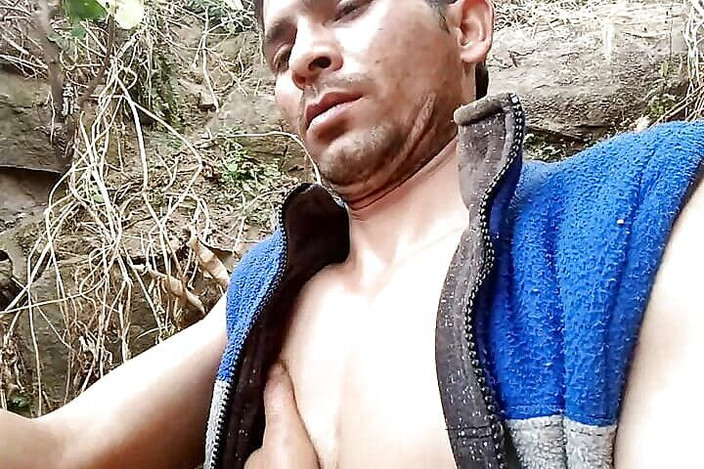 Gangbang straight: 隧道里的全裸小便